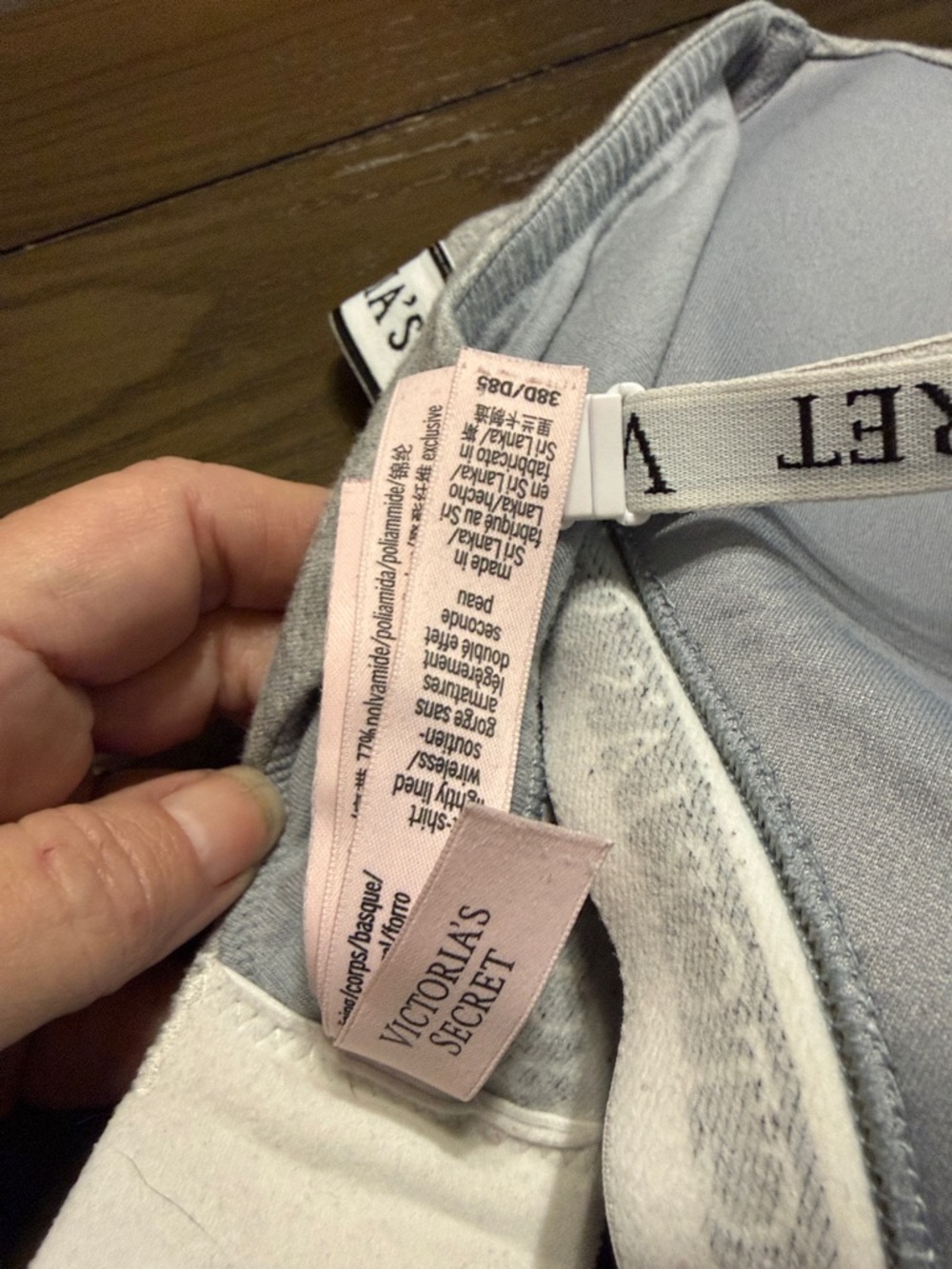 Victoria’s Secret Wireless Bra! Great condition! Size 38D! A steal at $15! - Picture 2 of 3